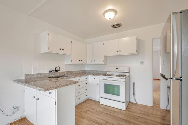 Building Photo - Charming Two-Bedroom Home in Miraloma Park...