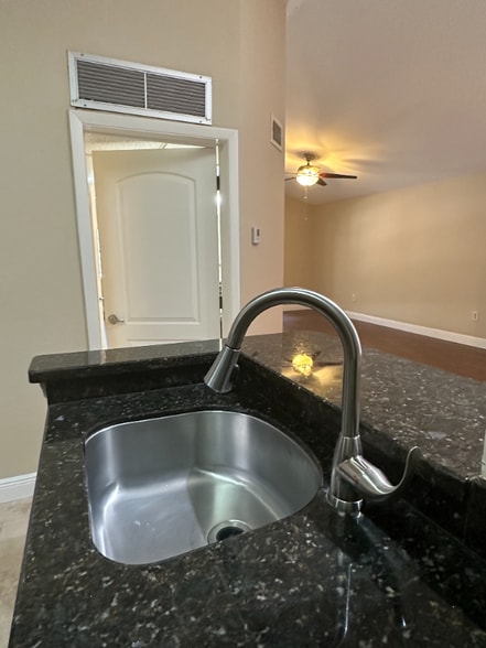 Building Photo - 2831 N Oakland Forest Dr