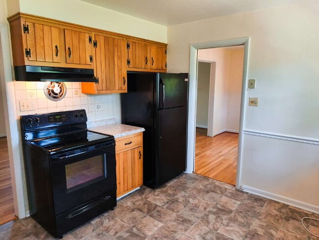 Building Photo - Centrally Located McLean Home with Ample S...