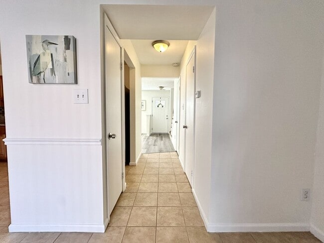 Building Photo - Updated & READY NOW!! A 3-Bedroom Great Neck Home! Excellent Schools! All Appliances Convey!