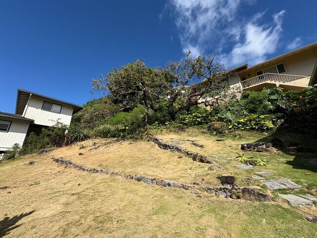 Building Photo - Charming 3 bedroom, 1 bath home in Manoa!