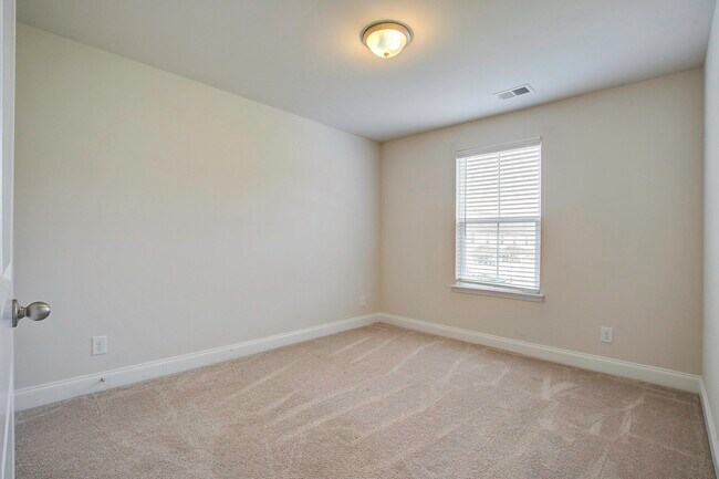Building Photo - 7824 Montview Rd