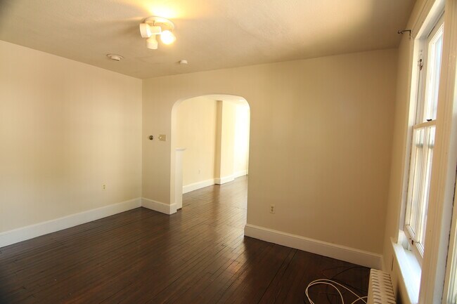 Building Photo - 266 Manatawny St