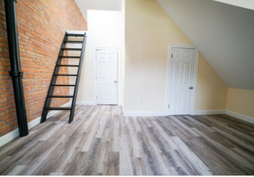 Building Photo - 20 Winslow Rd