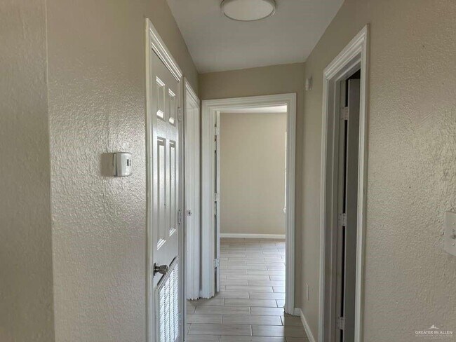 Building Photo - 8 Gastel Cir