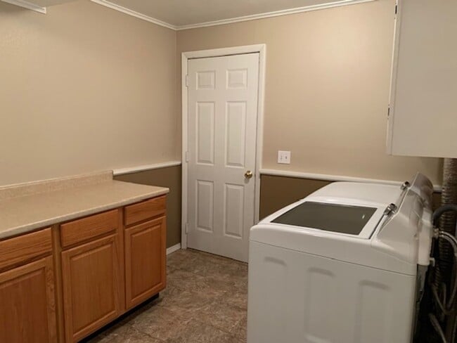 Building Photo - 5038 Hickory Pl
