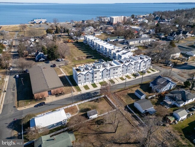 Building Photo - 308 Douglas Ave