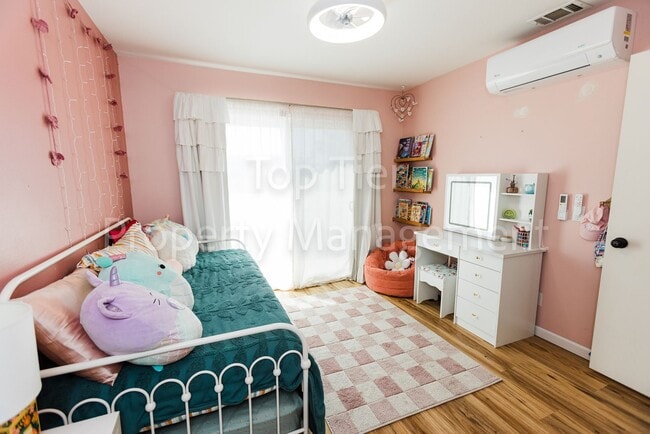Building Photo - Beautifully Upgraded 3 Bed / 2 Bath Home –...