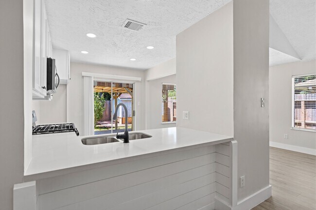 Building Photo - 3535 Nutwood Ln