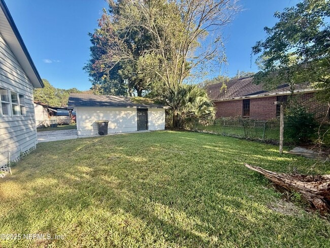 Building Photo - 3526 Hyacinth St