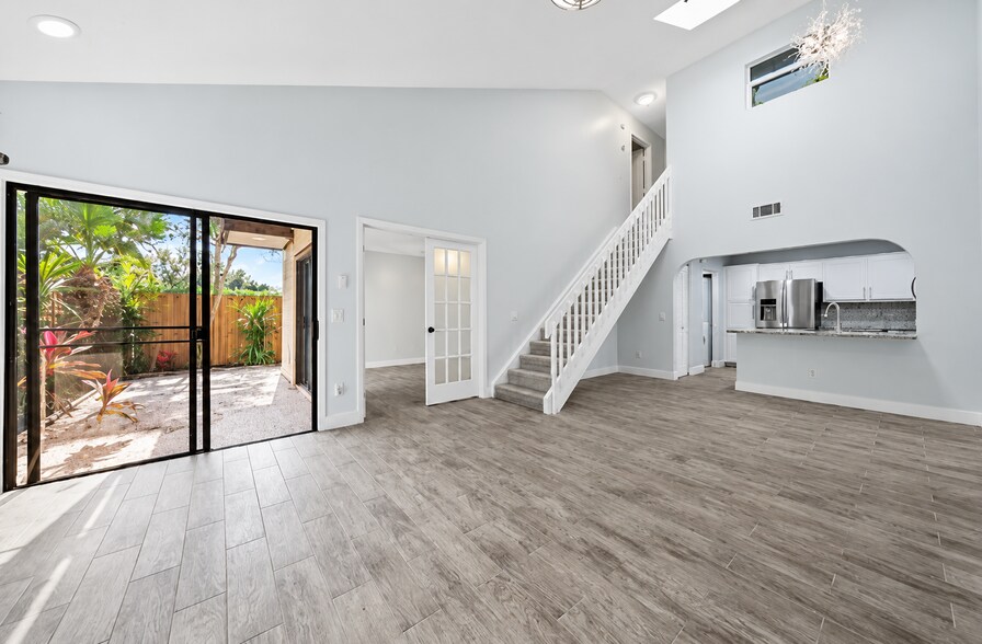 Building Photo - 4012 Palm Bay Cir