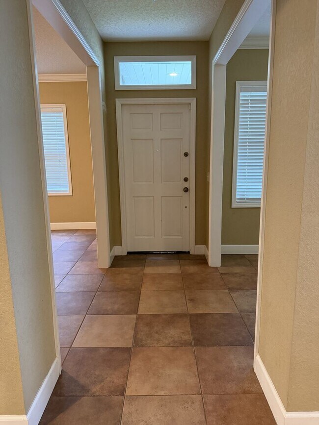 Building Photo - Single Family Home