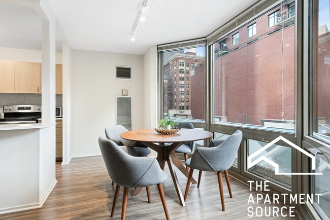 Building Photo - 1130 N Dearborn St