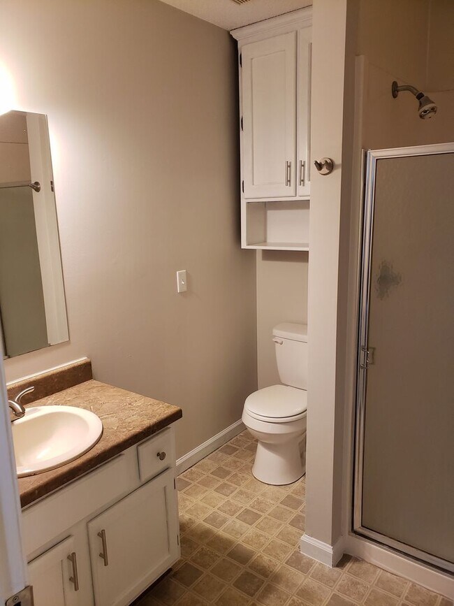 Building Photo - Great South East Location....E. Sunshine & Oak Grove Area
