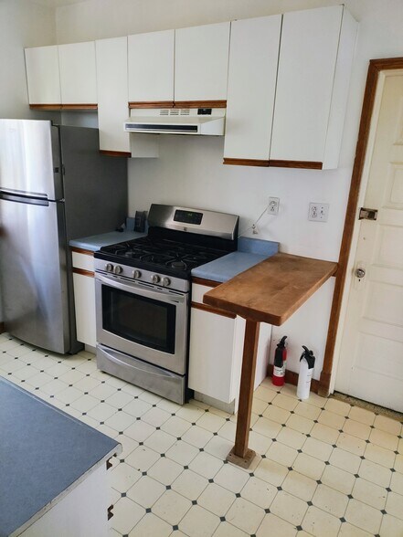 Stove and Fridge - 764 Amherst St