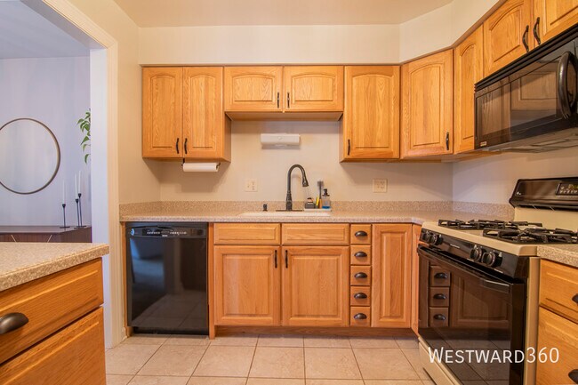 Building Photo - 1605 Thames Ct