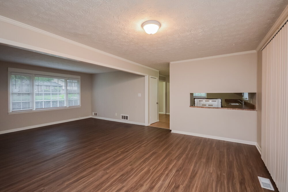 Building Photo - 990 Woodbridge Dr NE