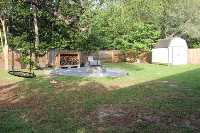 Building Photo - 334 Jamaica Way