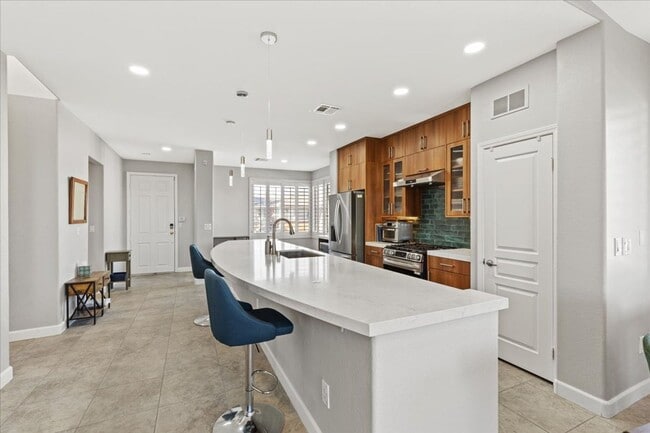 Building Photo - Modern Summerlin 2 Bedroom Condo with Garage - Fully Furnished