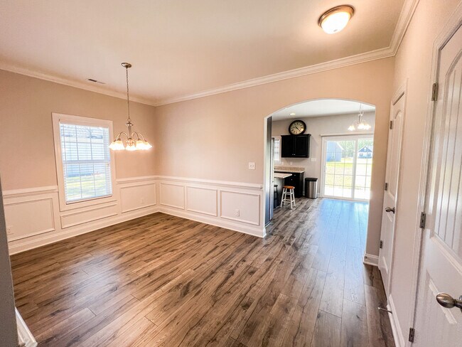 Building Photo - 172 Finch Ln