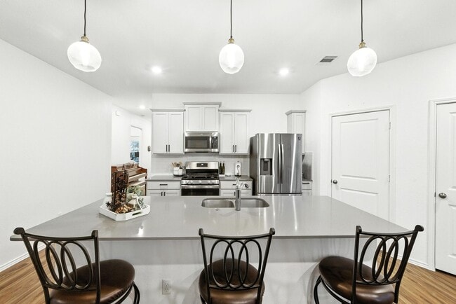 Building Photo - 3/BR 2/BA Home with Modern Touches and Cozy Outdoor Living!