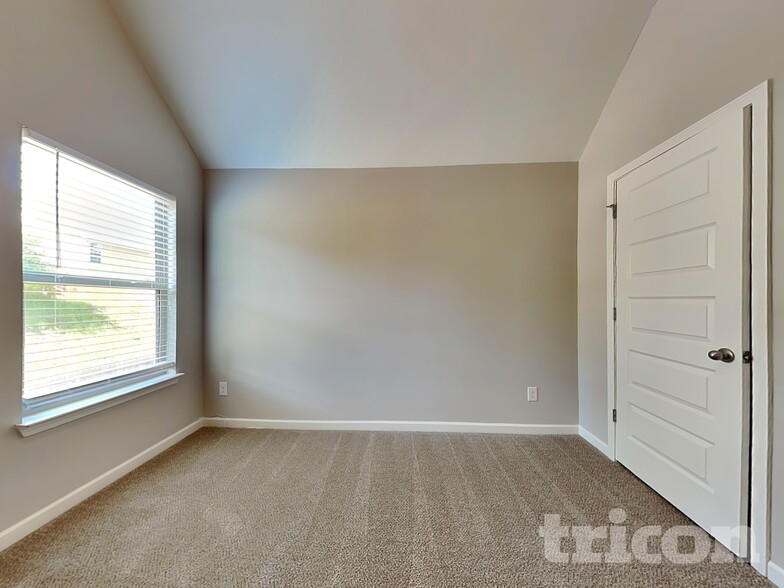 Building Photo - 2545 Shropshire Pl
