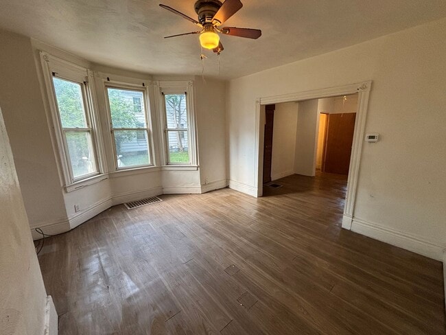 Building Photo - Rare 4 BR/ 2 BA Home with Multi-Generational Layout