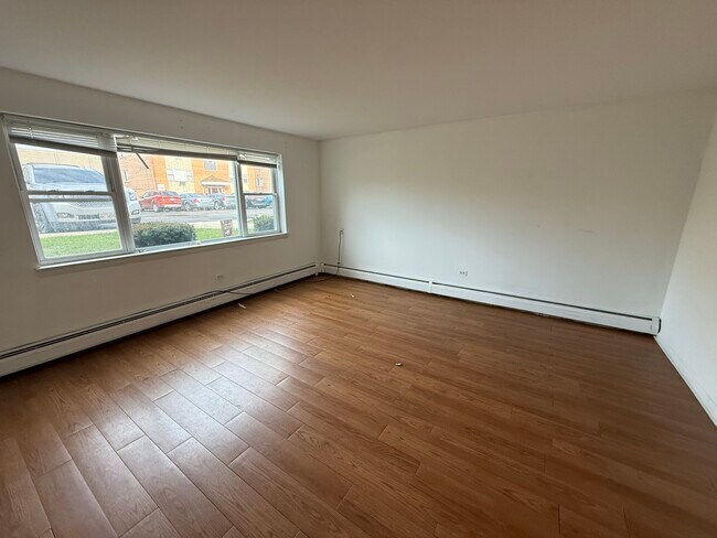 Building Photo - 9595 Maple Dr