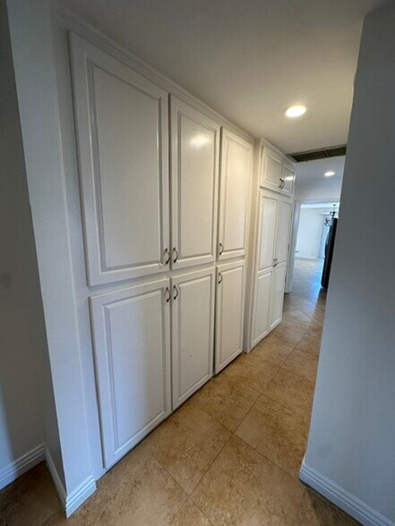 Building Photo - 501 Marguerite Ave