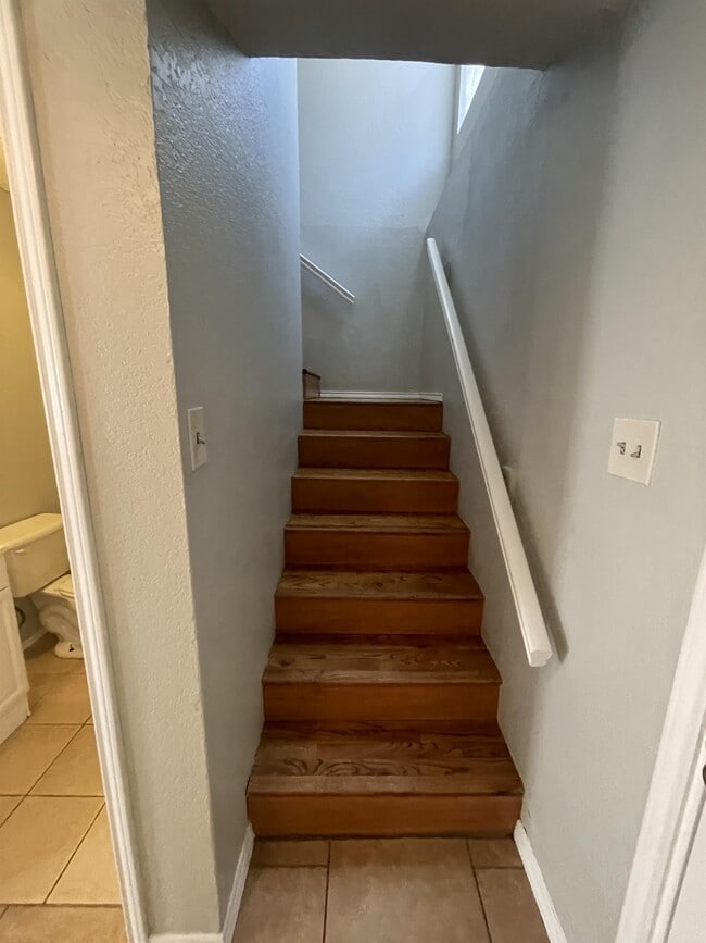 Building Photo - 921 NW Summercrest Blvd