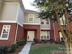 Building Photo - 933 Central Park Cir