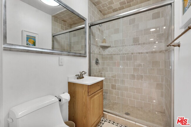 Building Photo - 11789 Montana Ave