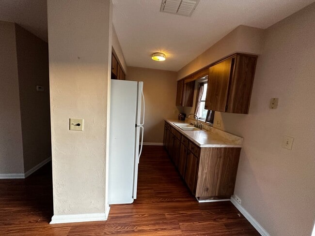 Building Photo - Beverly Hills Cutie 1/1