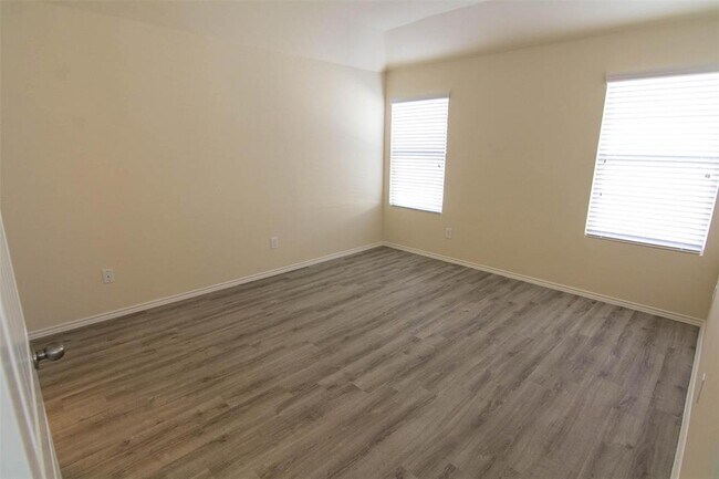 Building Photo - 25372 Claremont Hills Ln