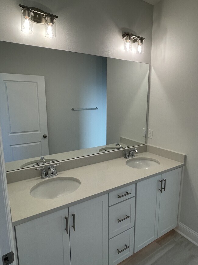 Building Photo - 5658 Native Oak Dr