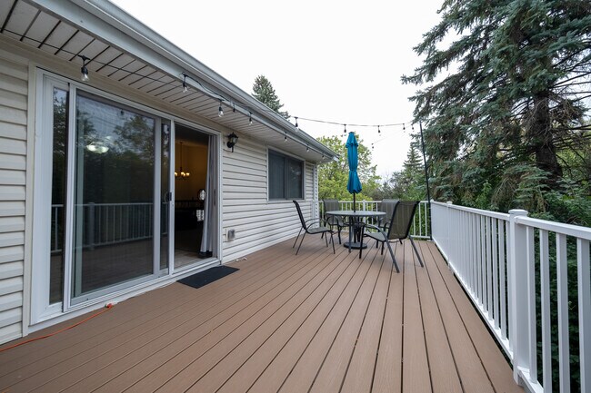 Building Photo - 407 Wood Way