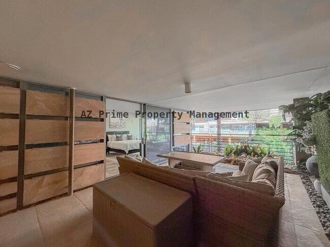 Building Photo - 7137 E Rancho Vista Dr