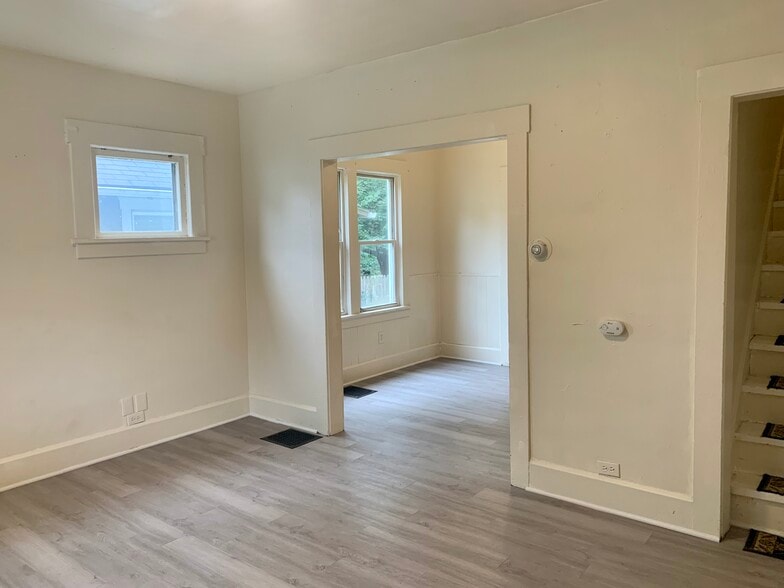 Building Photo - 1729 Edwards Ave NE