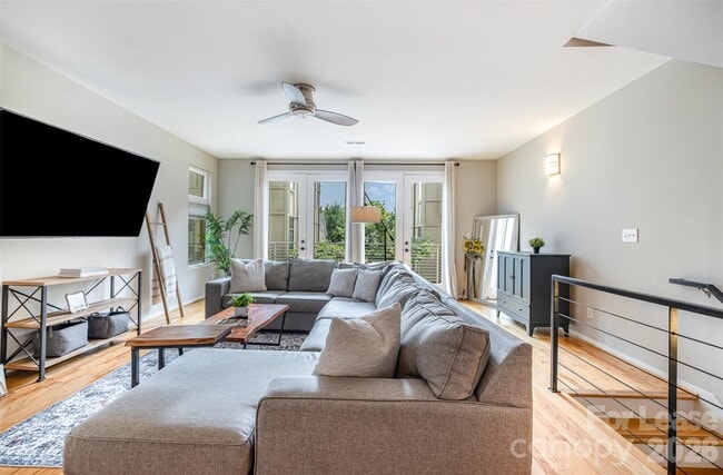 Building Photo - 925 Westbrook Dr