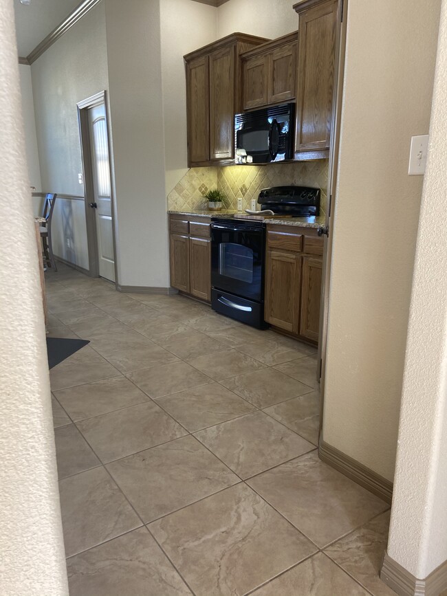Building Photo - 4007 Salt Fork Dr