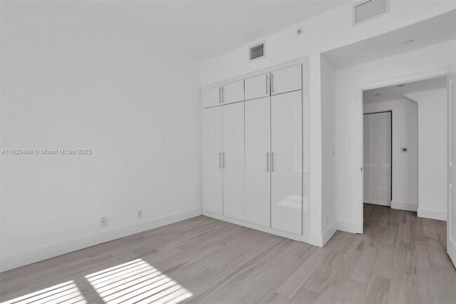 Building Photo - 111 E Flagler St
