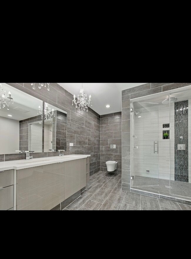 Building Photo - 6447 N Ridge Pl
