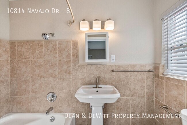 Building Photo - 10814 Navajo Dr