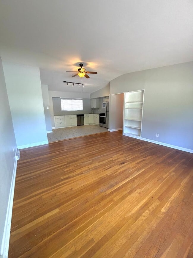 Building Photo - 2415 Castle Dr