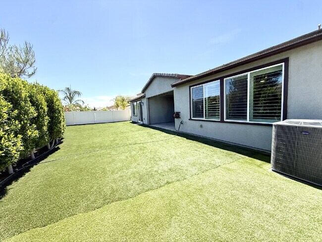 Building Photo - STUNNING 4BD/3BA HOME FOR RENT - SOLAR + EV CHARGING - MENIFEE CA 92584