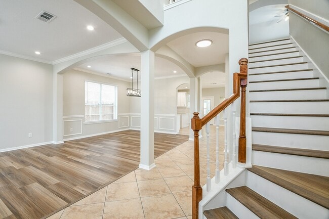 Building Photo - 815 Robins Way