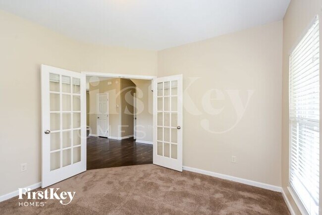 Building Photo - 6747 Waverly Park