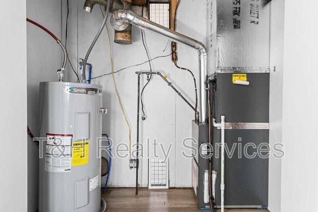 Building Photo - 2233 St Paul St