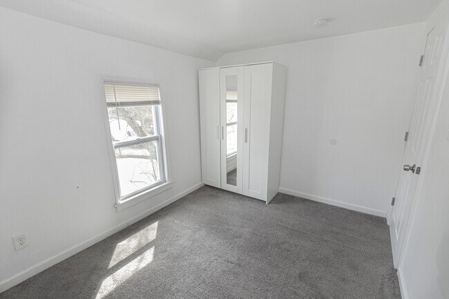 Building Photo - 125 Bell St