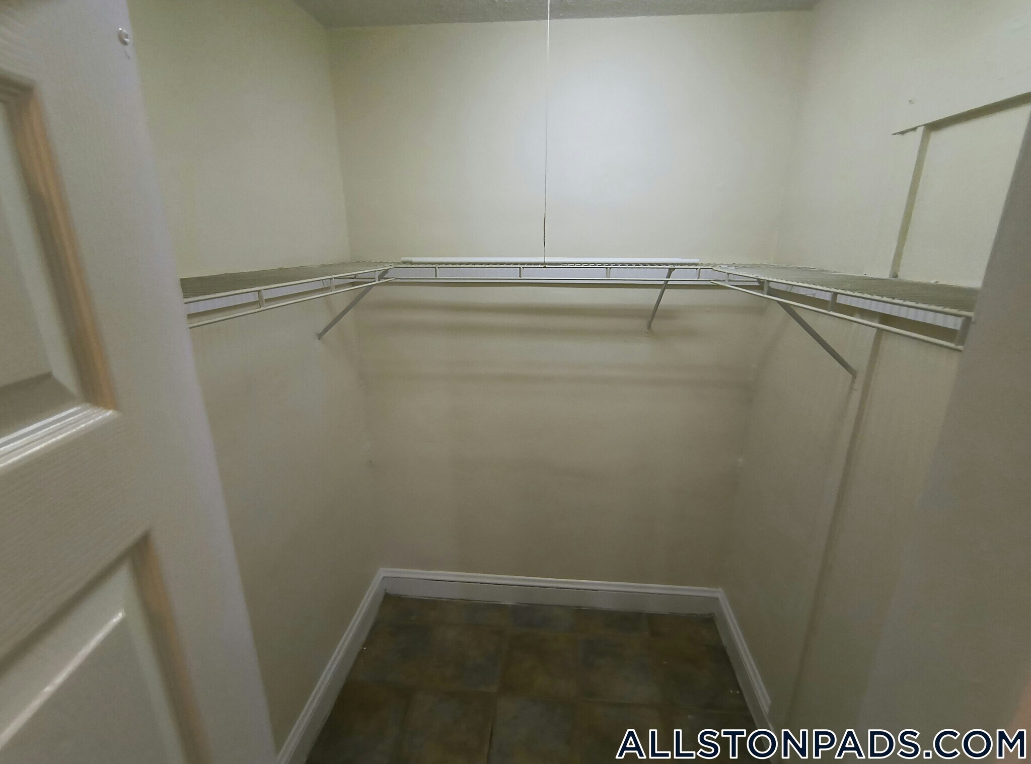 Building Photo - 5 Barrows St